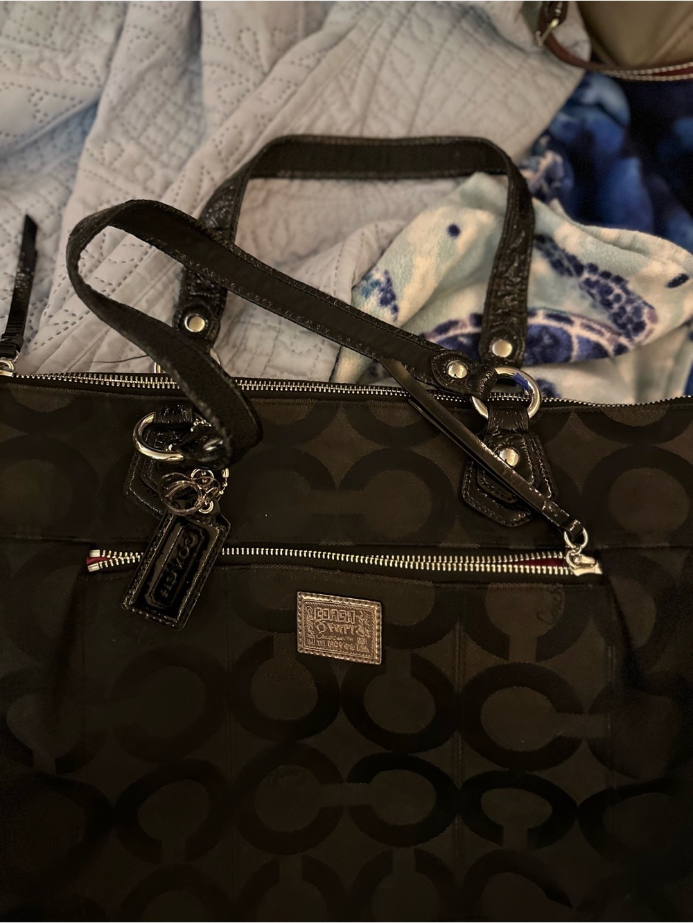 Coach Black Signature Glam 'C' Tote with Front Zip Pocket and hangtags - Picture 3 of 8